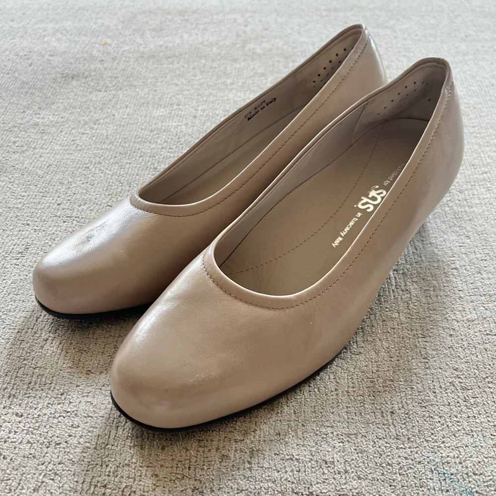 SAS Handcrafted in Italy Beige Leather Low Block Heel Pumps Womens 8.5 M